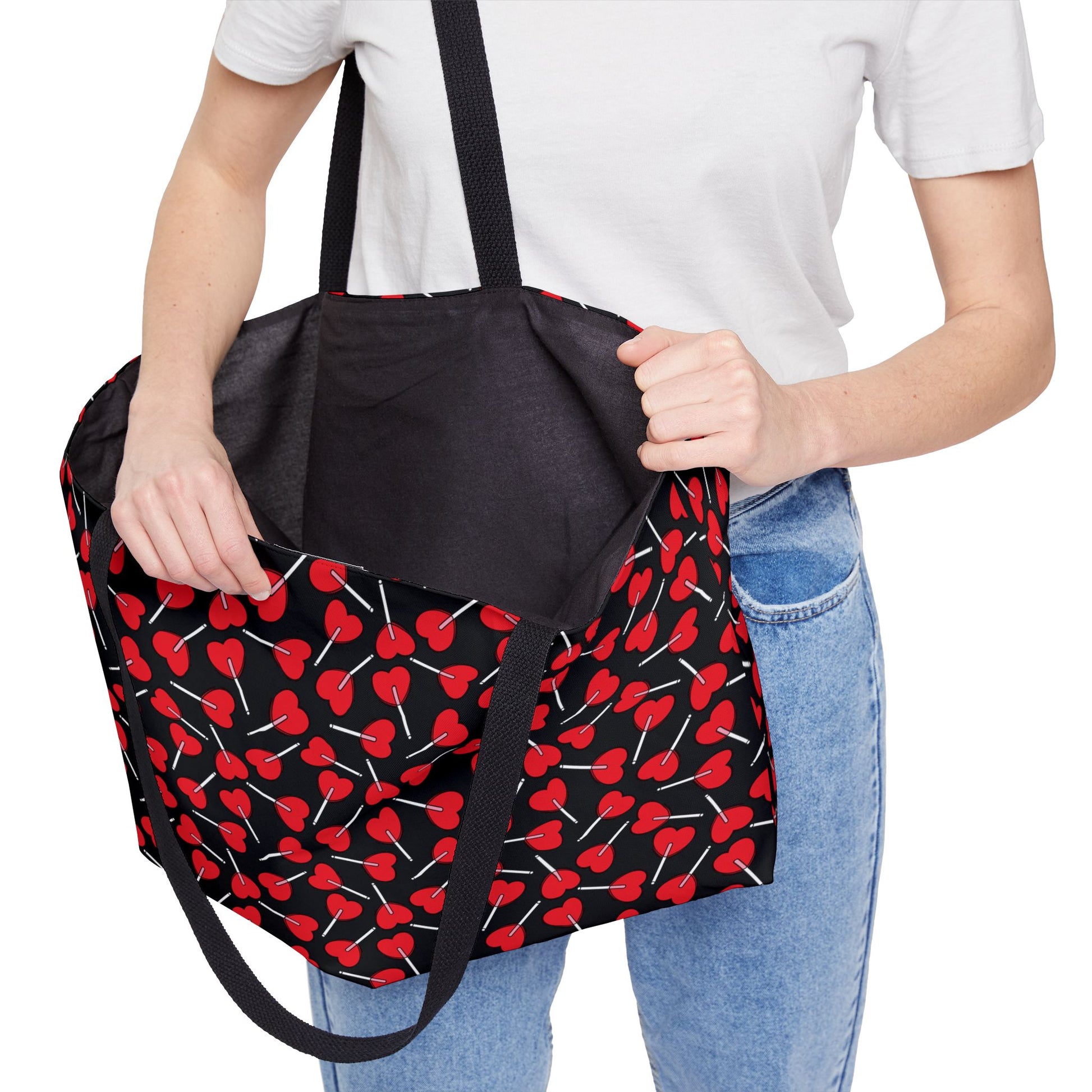 Stylish travel tote with heart design